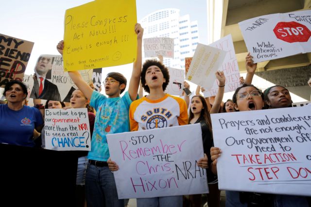 ΗΠΑ: Κατά της οπλοκατοχής «φωνάζουν» επιζώντες μαθητές της Φλόριντα