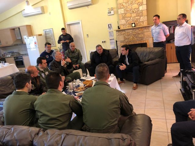 Επίσκεψη Τσίπρα – Καμμένου στην 135 Σμηναρχία Μάχης στη Σκύρο