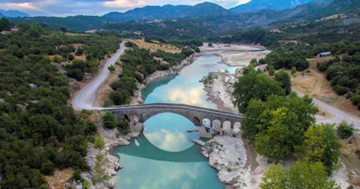 Με κατάρρευση κινδυνεύουν 20 πέτρινα γεφύρια