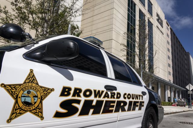 Τραμπ: Δειλός ο σερίφης που δεν αντέδρασε στο μακελειό της Φλόριντα