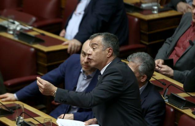 Θεοδωράκης: Αρνούμαι να μιλήσω σε διαδικασία «κλωτσοσκούφι» [Βίντεο]