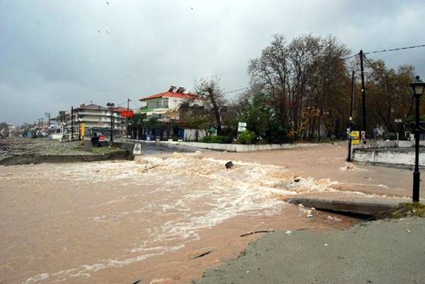 Λάρισα: Πλημμύρισαν σπίτια στα παράλια του δήμου Αγιάς