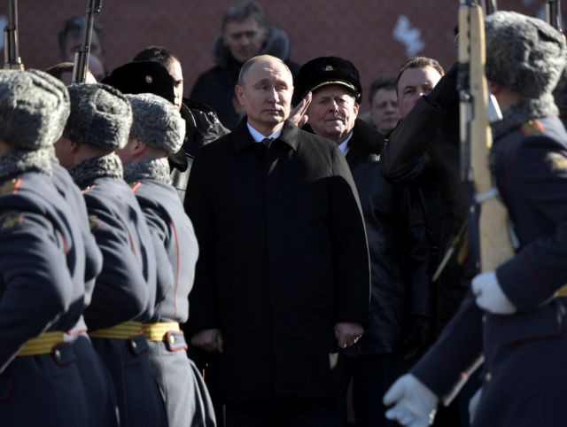 «Ισχυρός στρατός εγγυάται την ειρηνική ανάπτυξη της χώρας» δήλωσε ο Πούτιν