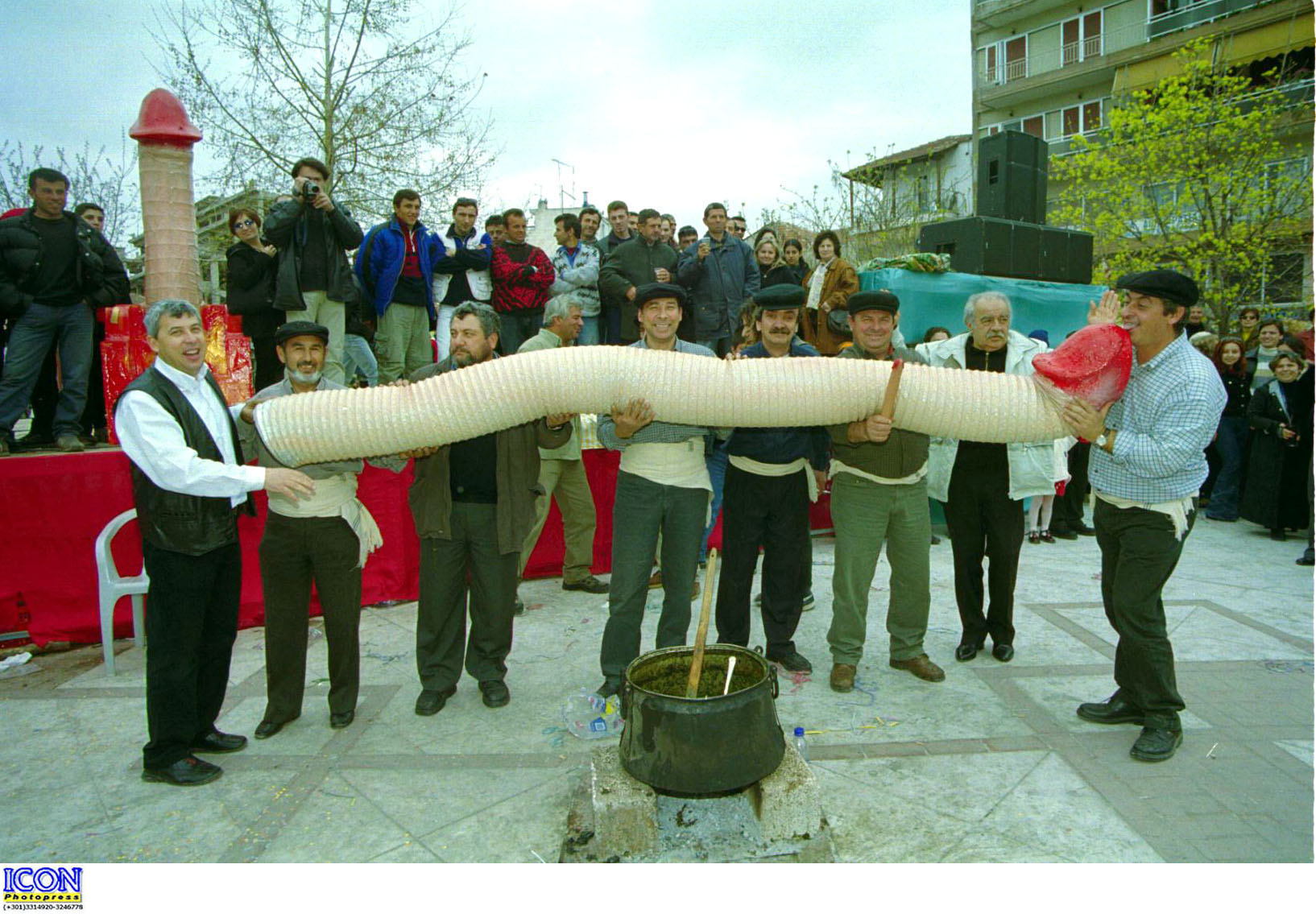 Καρναβάλι Τυρνάβου: «Μπουρανί», το διάσημο έθιμο του φαλλού