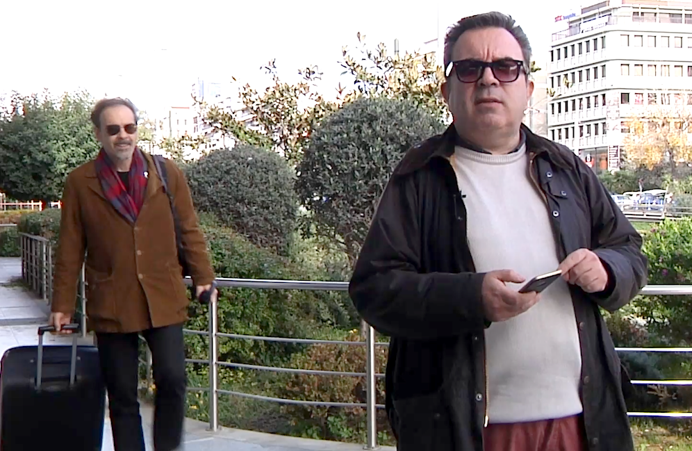 Ο Αντώνης περιμένοντας τον Γιάννη…