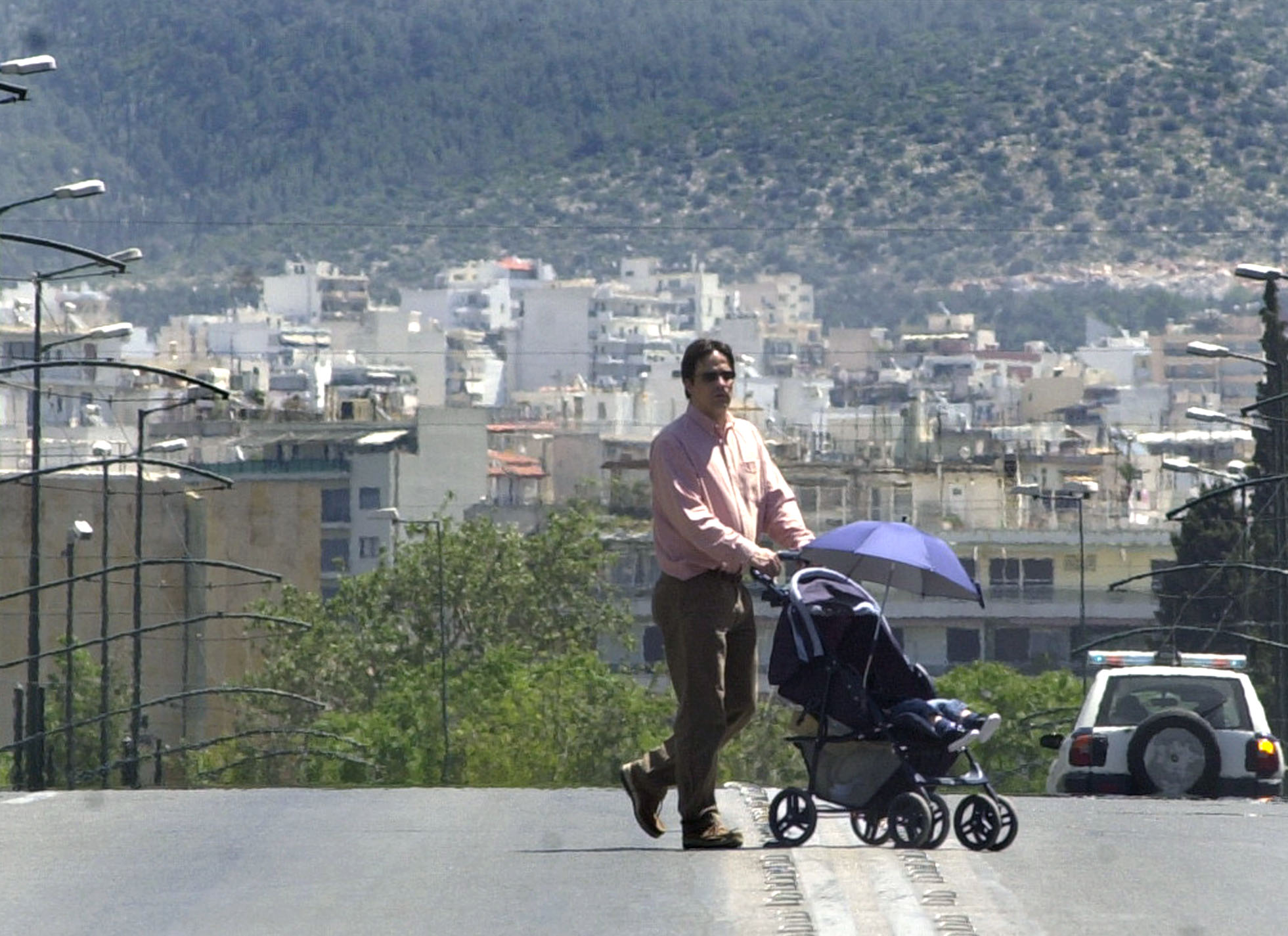 Οι Ελληνίδες γεννούν λιγότερα παιδιά και σε μεγαλύτερη ηλικία