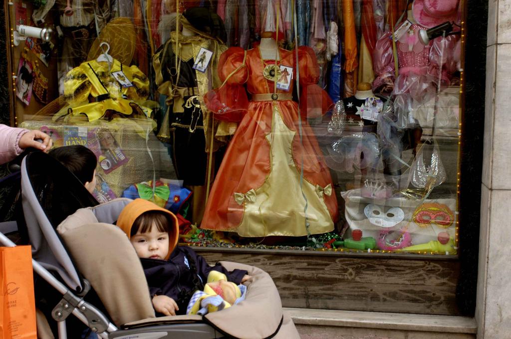 Στα χέρια της ΕΛ.ΑΣ. κύκλωμα που πουλούσε παιδιά για 20.000 ευρώ