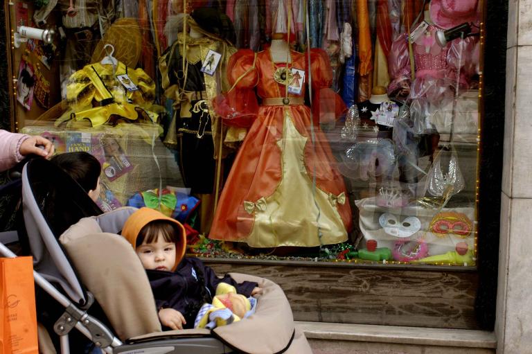 Στα χέρια της ΕΛ.ΑΣ. κύκλωμα που πουλούσε παιδιά για 20.000 ευρώ