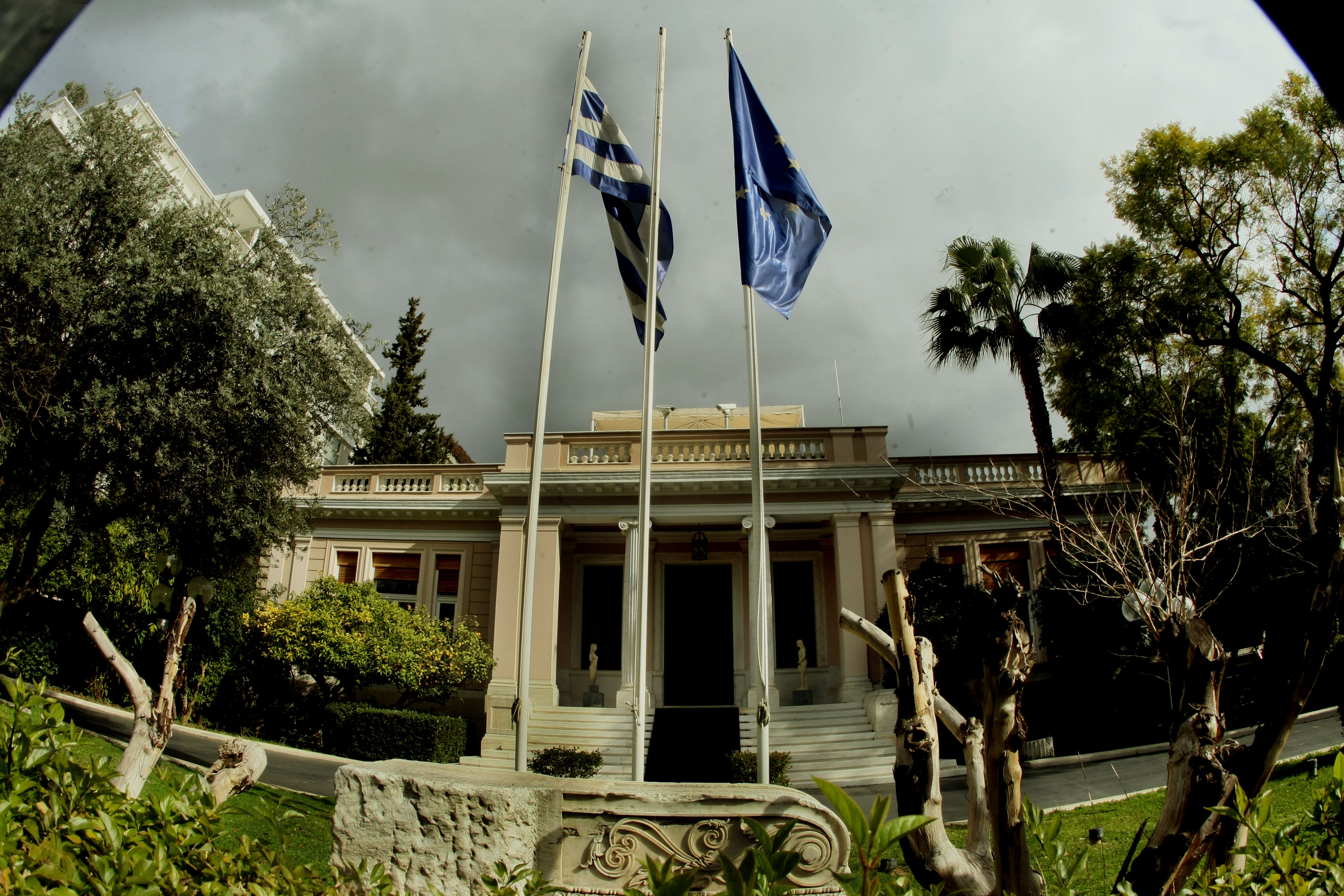 Στα ύψη η αντιπαράθεση Μαξίμου - ΝΔ για τους έλληνες στρατιωτικούς