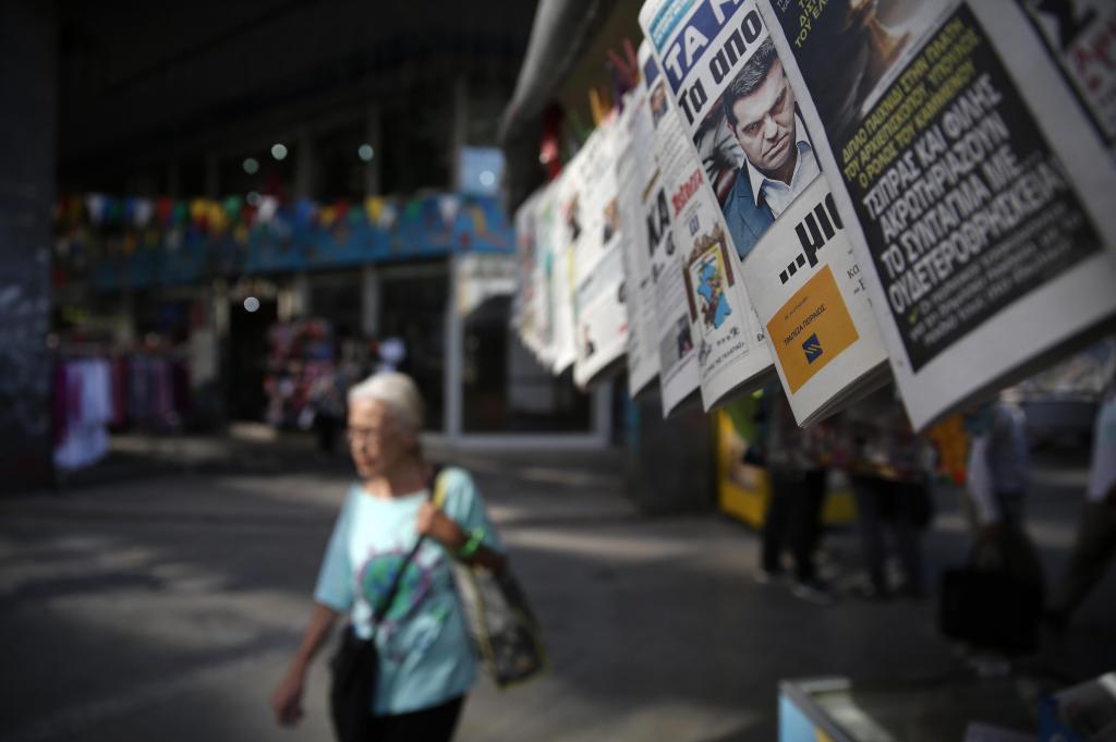 Οι μισοί Έλληνες πιστεύουν ότι τους «σερβίρουν» fake news