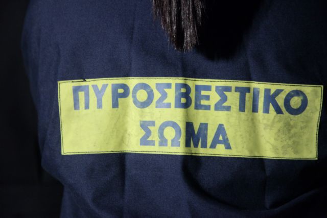 Υπό μερικό έλεγχο η πυρκαγιά σε ακατοίκητο κτίριο στον Κεραμεικό