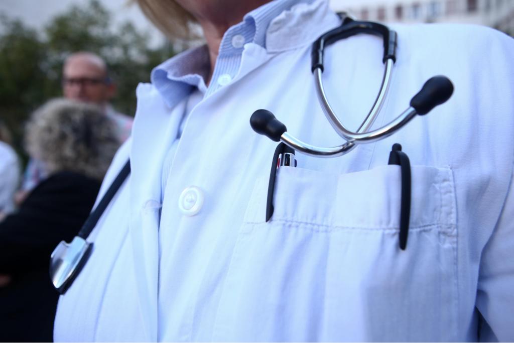 Παρατείνεται η θητεία των επικουρικών γιατρών