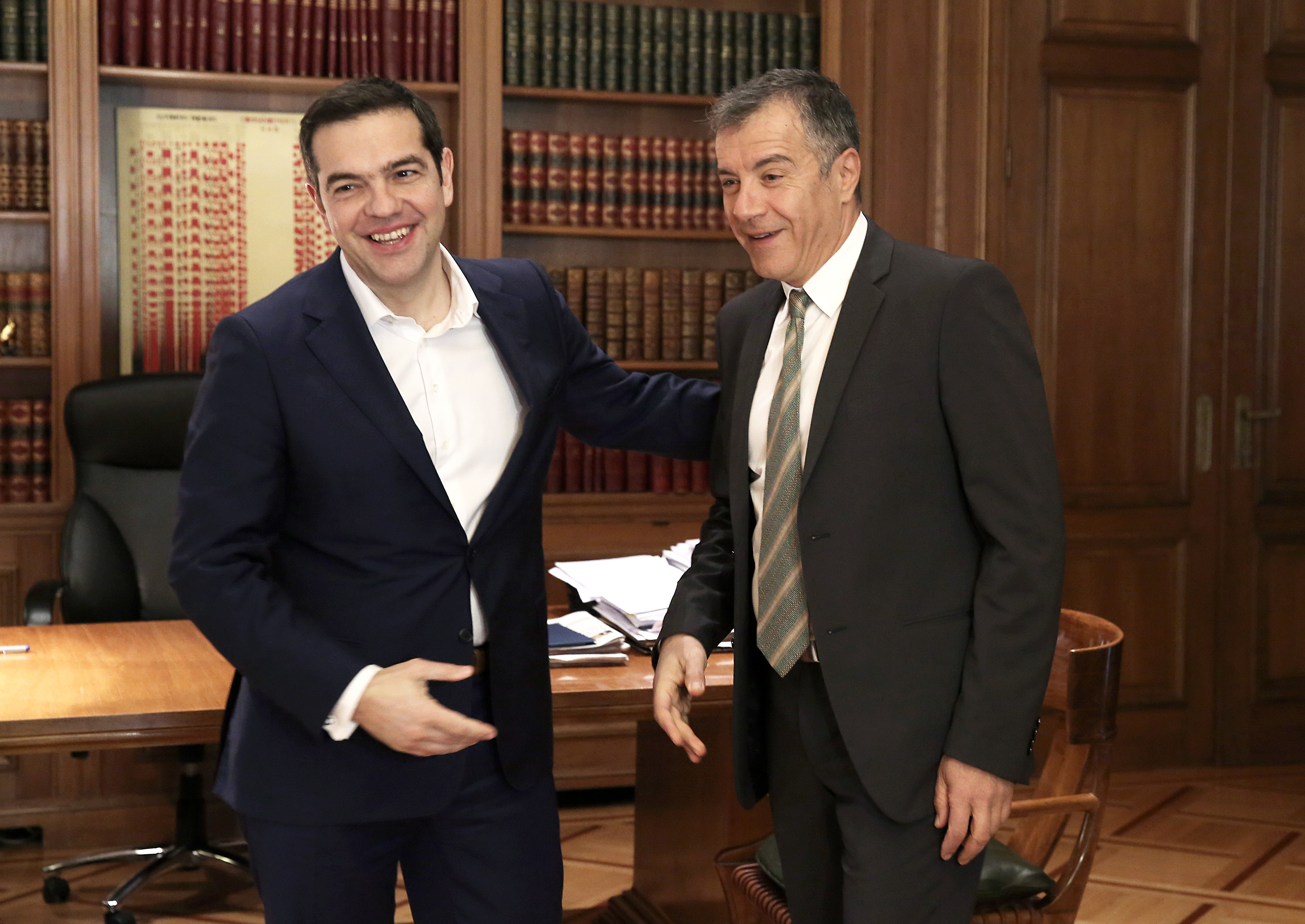 Το μεσημέρι της Δευτέρας η συνάντηση Τσίπρα – Θεοδωράκη