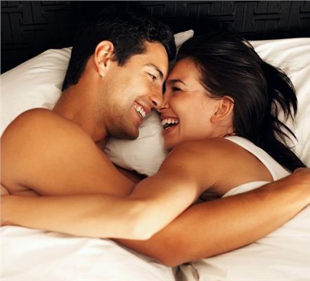 Τι σημαίνει για το ζευγάρι η στάση που κοιμάται;