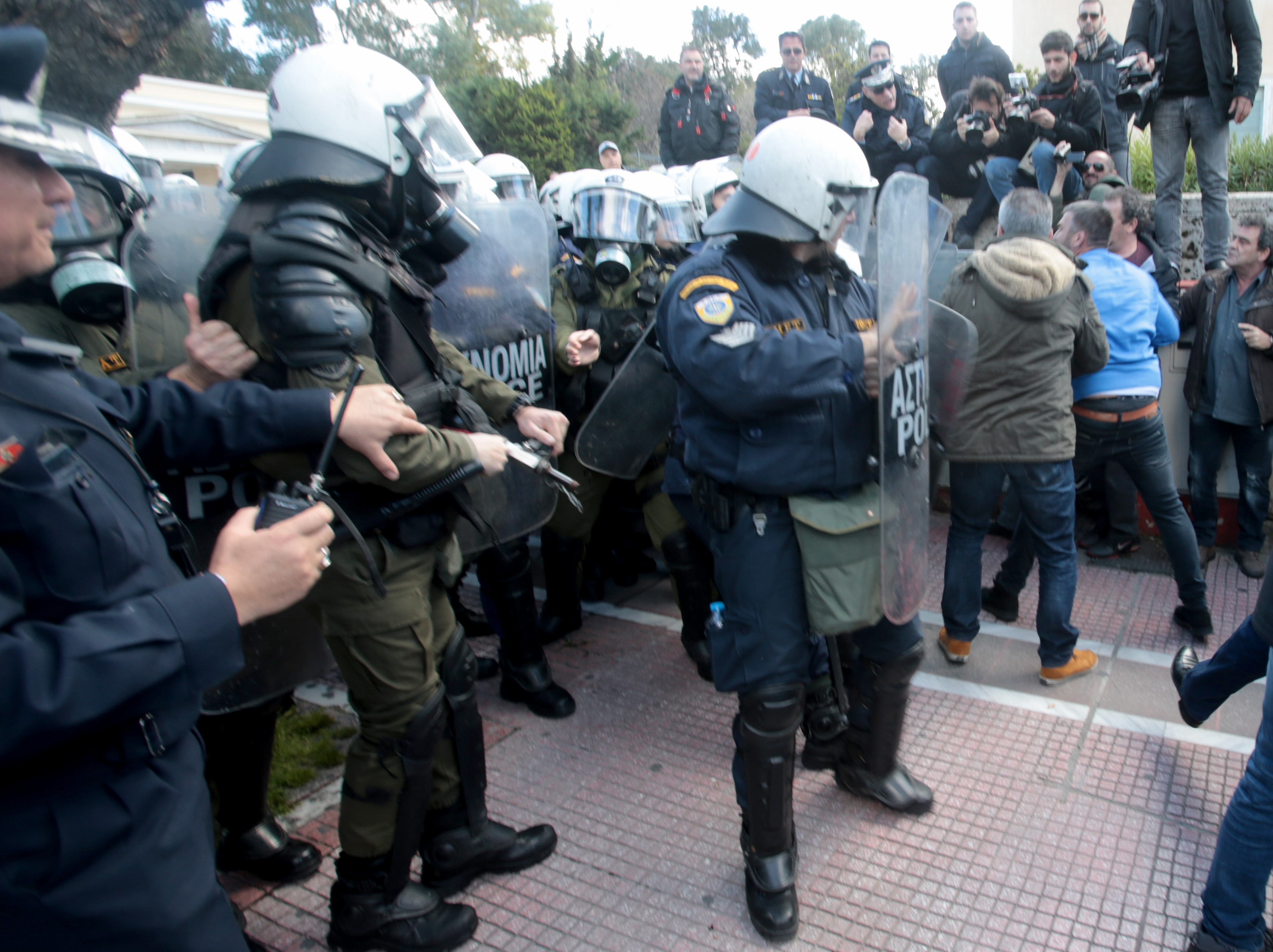 Police union blames civil protection minister for upsurge in violence