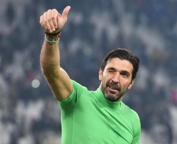 Έπος: Ο Μπουφόν αποθέωσε τον Λαρεντζάκη [Βίντεο]