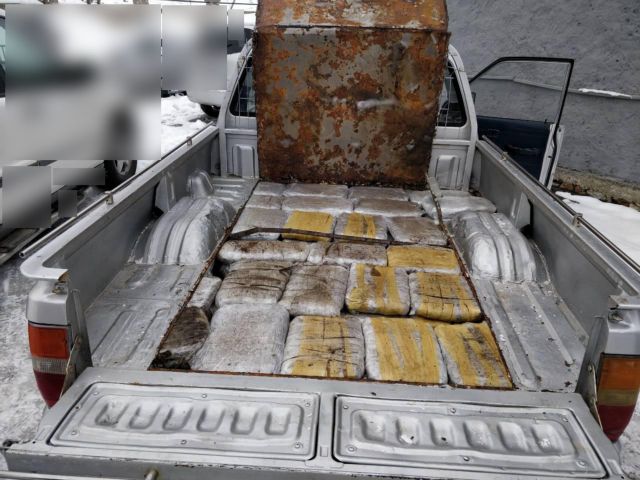 Φλώρινα: Επιχείρησαν να μεταφέρουν εξήντα κιλά κάνναβη με αγροτικό