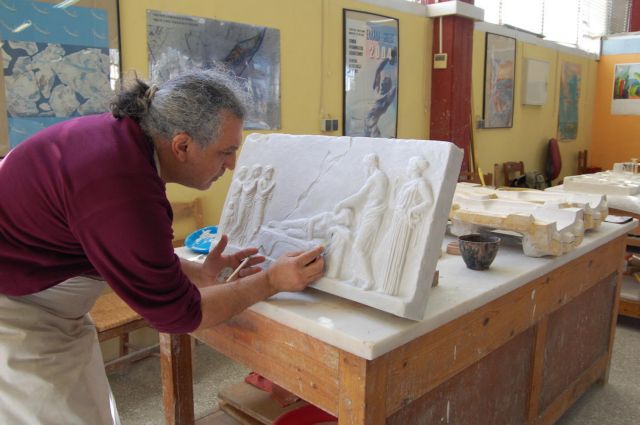 Την απόλυσή τους καταγγέλλουν 200 συμβασιούχοι στο ΤΑΠΑ