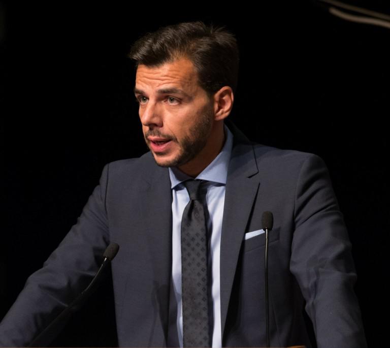 Πρόταση Αποστολόπουλου προς Tesla για δεκαετή παραχώρηση εργοστασίου