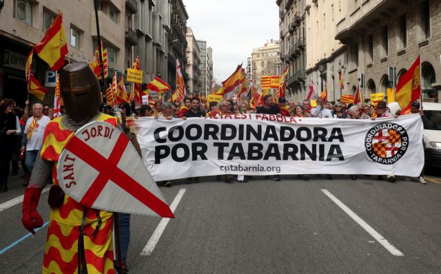 Χιλιάδες στους δρόμους της Βαρκελώνης κατά της ανεξαρτησίας της Καταλονίας