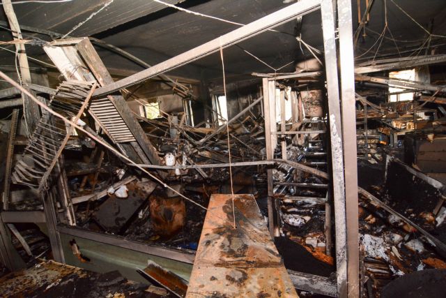 Λάρισα: Ολοσχερής καταστροφή από την πυρκαγιά στην εφορία [Βίντεο]