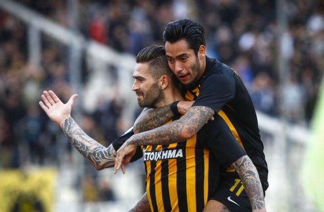 Η ΑΕΚ νίκησε δύσκολα τον Πανιώνιο και πάτησε κορυφή