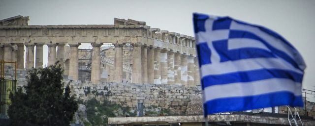 Bloomberg: Κίνδυνος για μια ακόμα χαμένη δεκαετία για την Ελλάδα