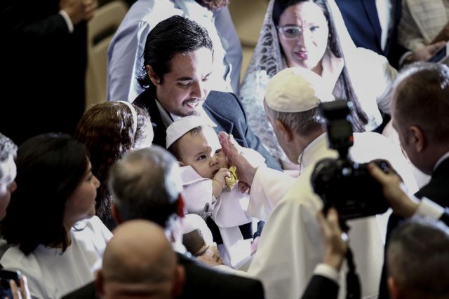 Ο Πάπας των φτωχών «σκανδαλίζει» το Βατικανό