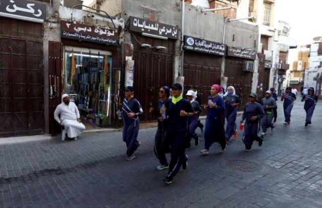 Οι γυναίκες στη Σαουδική Αραβία γιορτάζουν κάνοντας τζόγκινγκ στους δρόμους [Βίντεο & Εικόνες]