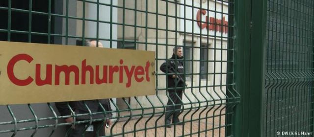 Δίκη κατά της Cumhuriyet: «Δεν τo βάζουμε κάτω»
