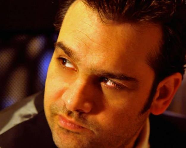 Ο Δώρος Δημοσθένους μιλάει στο in.gr για τον έρωτα και όχι μόνο