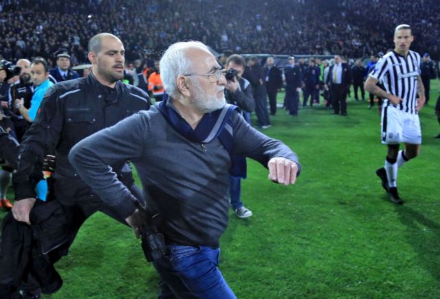 Shocking: Ivan Savvidis with his hand at his gun in the field!