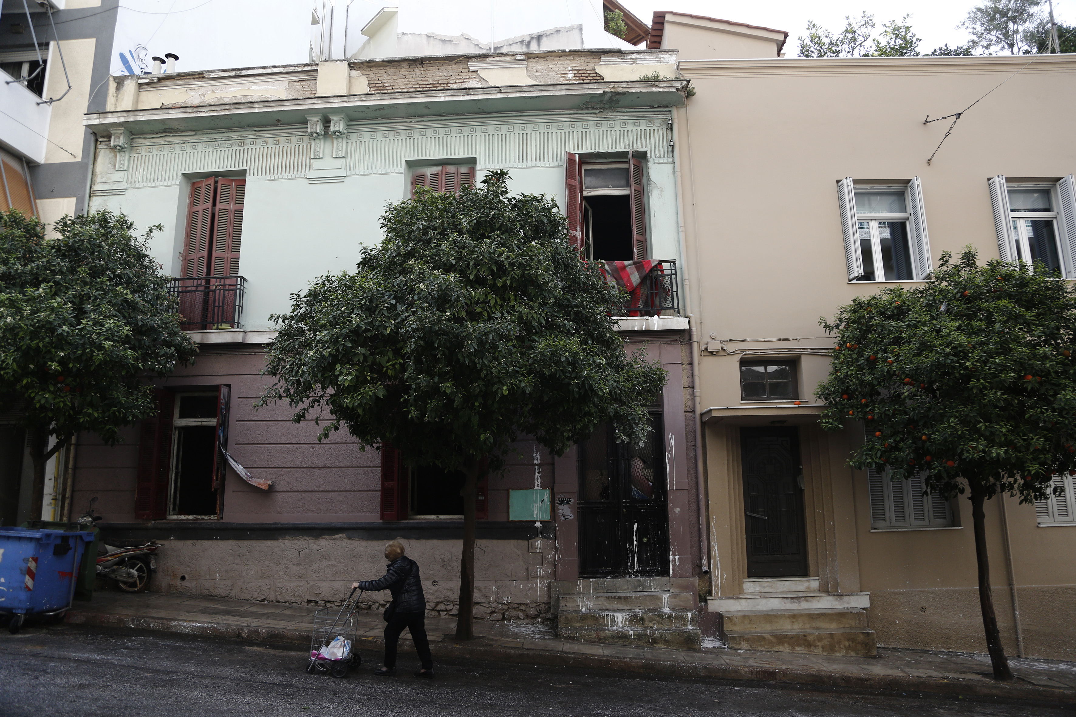 Police raid sit-ins of anti-authority groups, ten-arrested