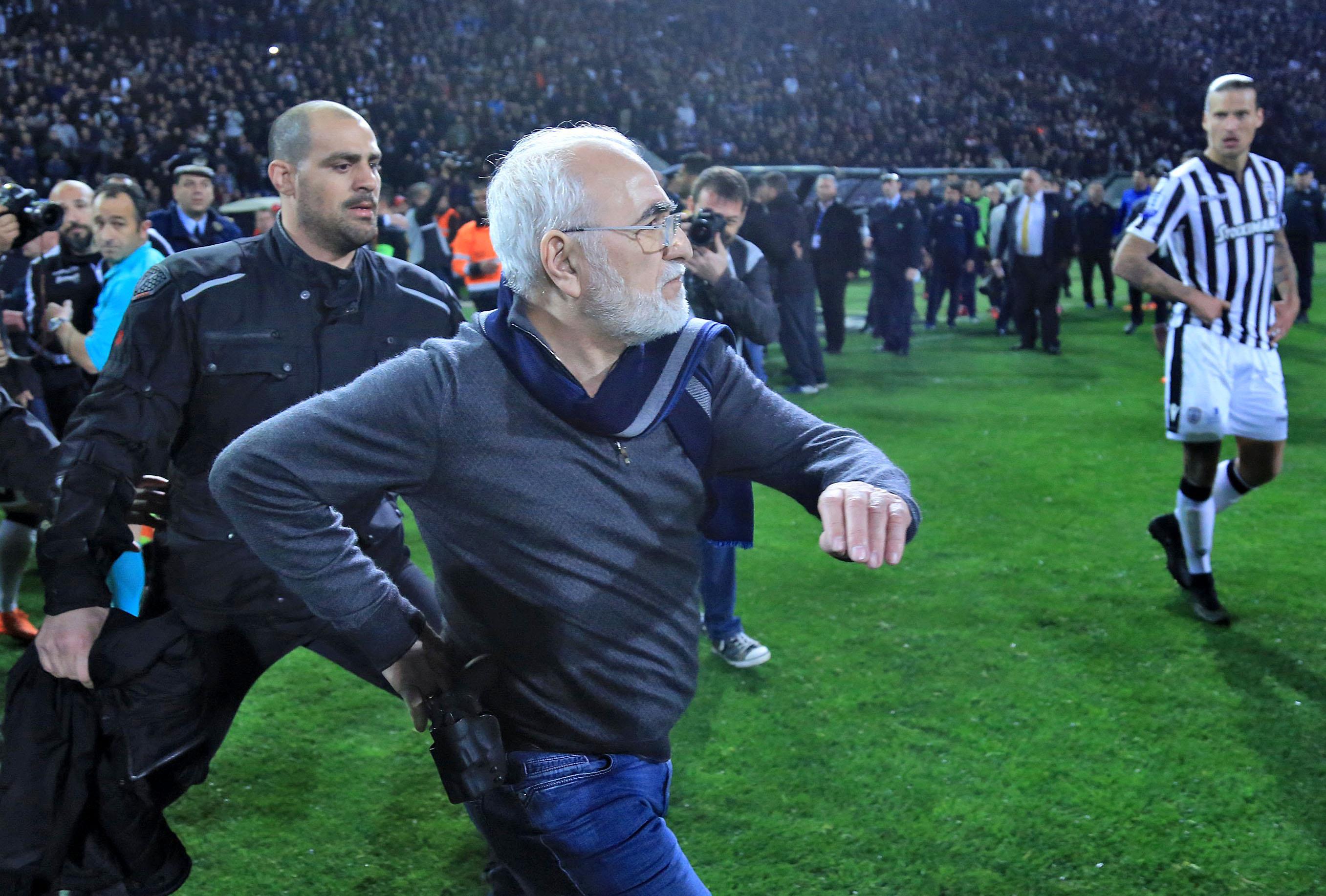 Ο πιστολέρο Ιβάν καταδικάζει το ελληνικό ποδόσφαιρο - Στην Αθήνα η FIFA