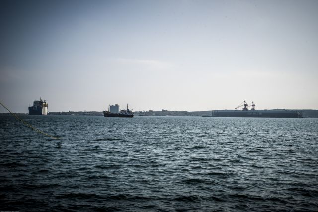 Χωρίς τις αισθήσεις της ανασύρθηκε γυναίκα στο λιμάνι του Πειραιά