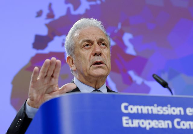 Αβραμόπουλος: Κοινωνική αναγκαιότητα η ενσωμάτωση των προσφύγων