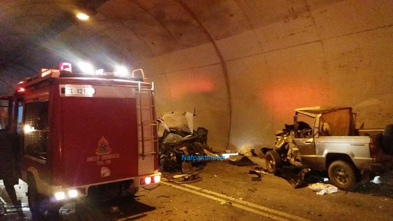 Θανατηφόρο ατύχημα στη Ναύπακτο, αυτοκίνητο έπεσε πάνω σε φορτηγό [Βίντεο]