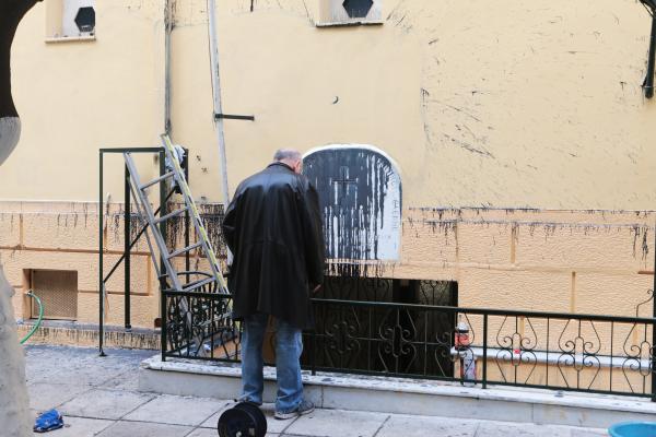 Επίθεση αντιεξουσιαστών σε ιερό ναό λόγω Αμβρόσιου