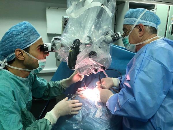 Nευροχειρουργικό μικροσκόπιο δώρισε η «Φλόγα» στο Παίδων «Αγία Σοφία»