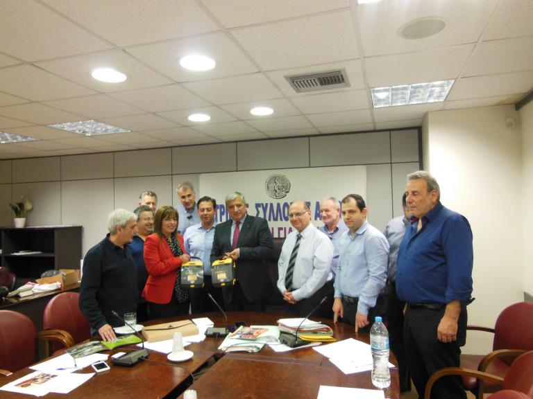 Ο ΙΣΑ παρέδωσε δύο απινιδωτές στον δήμο Σουλίου