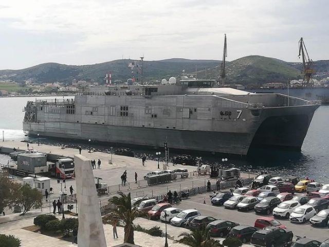 Στη Σύρο το εντυπωσιακό ταχύπλοο του Αμερικανικού Ναυτικού, CarsonCity [Βίντεο]