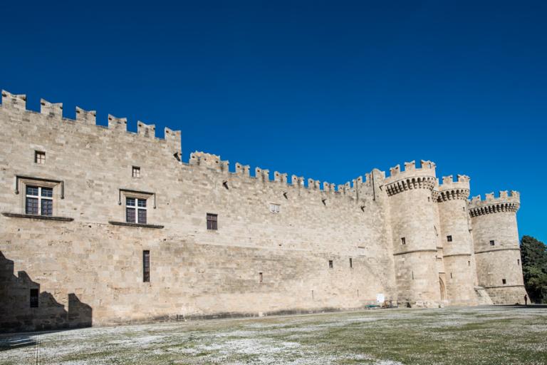 Συνεργάτες Σαμαρά: Η Novartis «δείπνησε» στο παλάτι της Ρόδου με έγκριση Τσίπρα