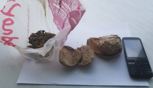 Πέταξε σε κάδο απορριμάτων συσκευασίες με ναρκωτικά αλλά τον έπιασαν