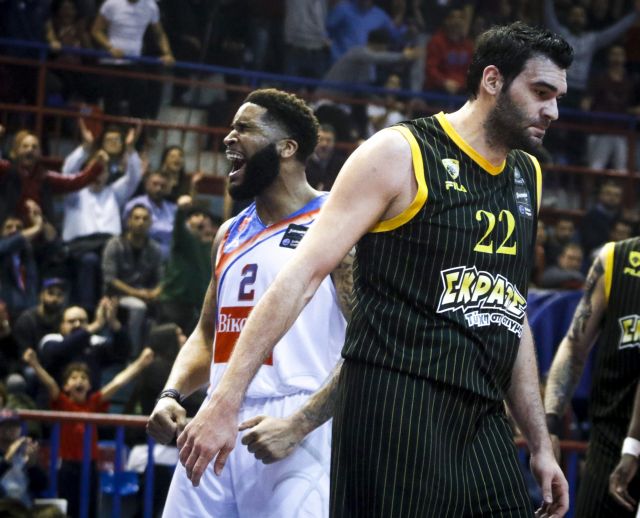 Σούπερ Πανιώνιος νίκησε την ΑΕΚ, περίπατος του Ολυμπιακού