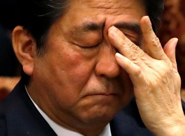 Ιαπωνία: Συγγνώμη από Αμπε για σκάνδαλο που απειλεί την κυβέρνηση