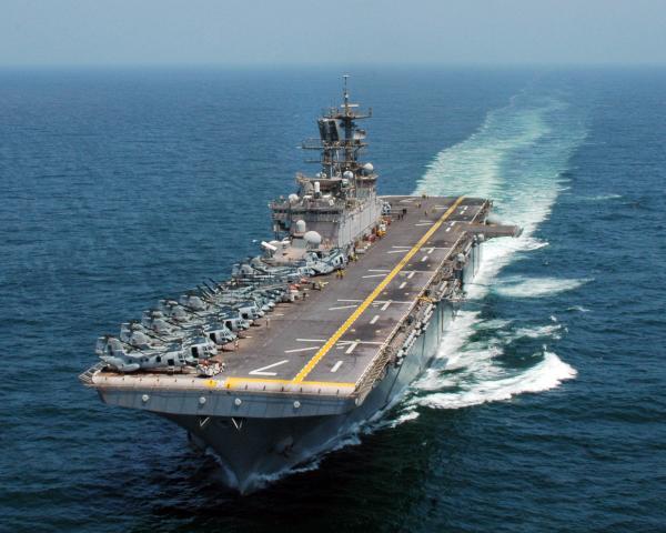 Αυτό είναι το εντυπωσιακό πολεμικό πλοίο Iwo Jima που φτάνει στην Κύπρο