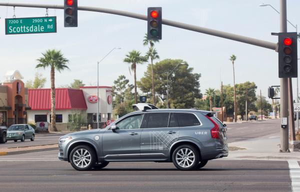 Η Αριζόνα ανέστειλε την άδεια της Uber για δοκιμές αυτόνομων οχημάτων