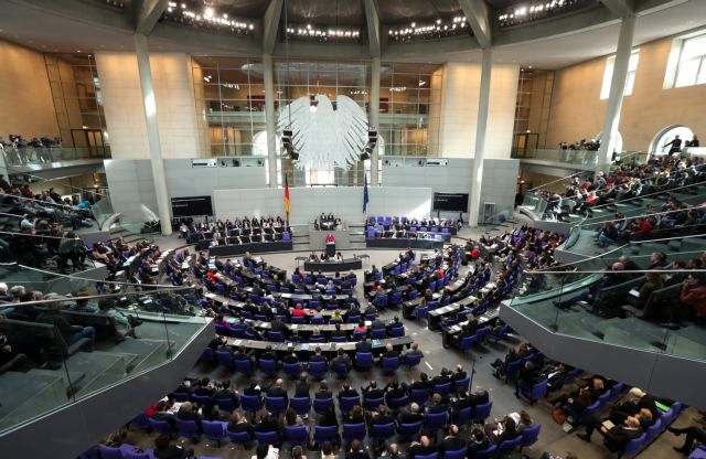 «Πράσινο φως» στην εκταμίευση της δόσης από τη γερμανική Βουλή