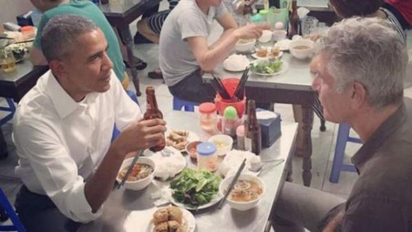 Βιετνάμ: Το τραπέζι όπου έφαγε ο Ομπάμα στο Ανόι έγινε ατραξιόν