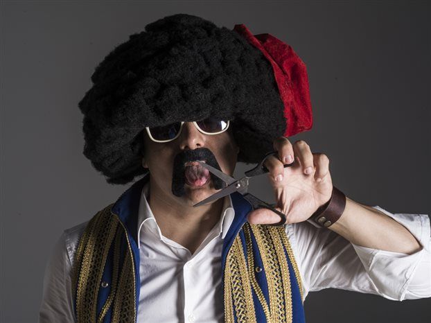 Αποστόλης Μπαρμπαγιάννης: Τα όρια στη σάτιρα τα βάζει μόνο ο καλλιτέχνης